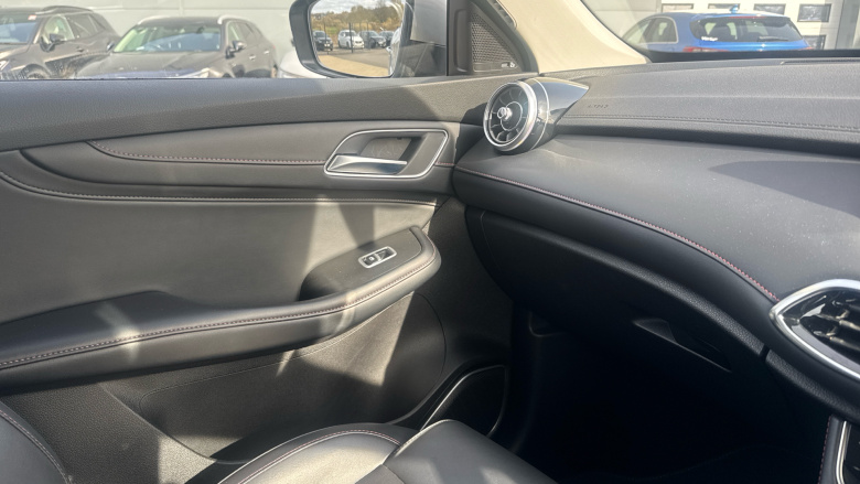 MG Hs 1.5 T-GDI Excite 5dr DCT Petrol Hatchback